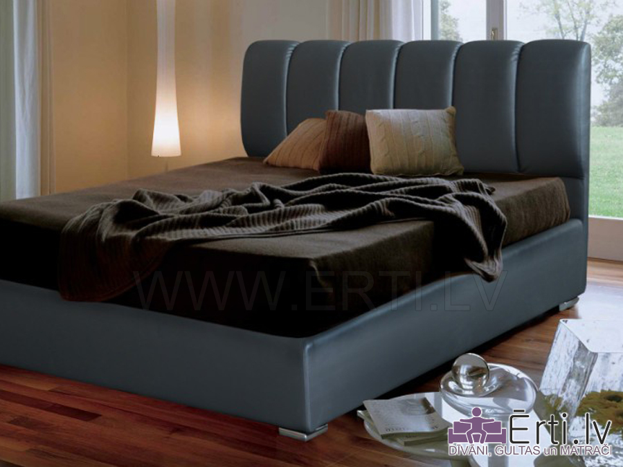 Gulta OLYMP – Eleganta gulta ar vertikāliem spilveniem un veļaskasti
